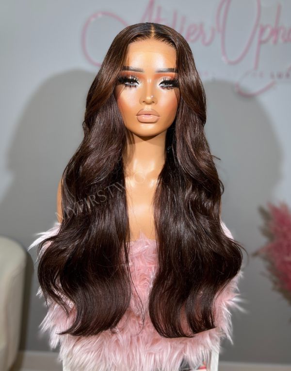 Perruque cheveux ondulés bordeaux